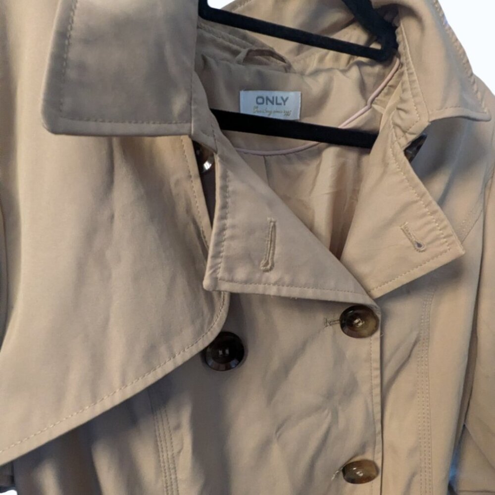 ONLY Classic Belted Short Double Breasted Trench Cost | Size L - Picture 6 of 12